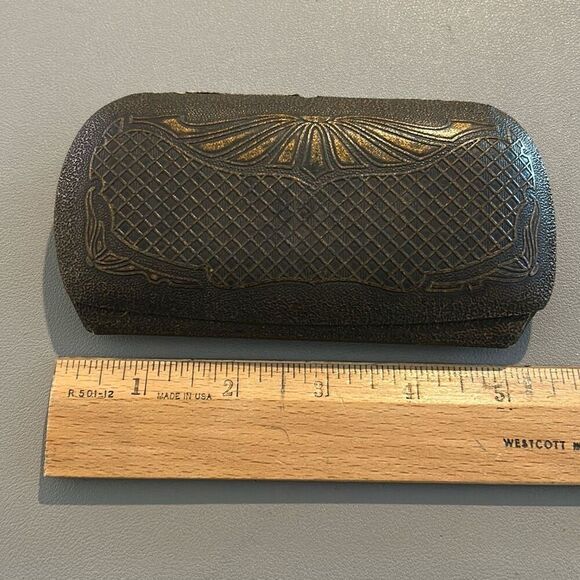 Antique Eyeglass Metal Case - Picture 5 of 6